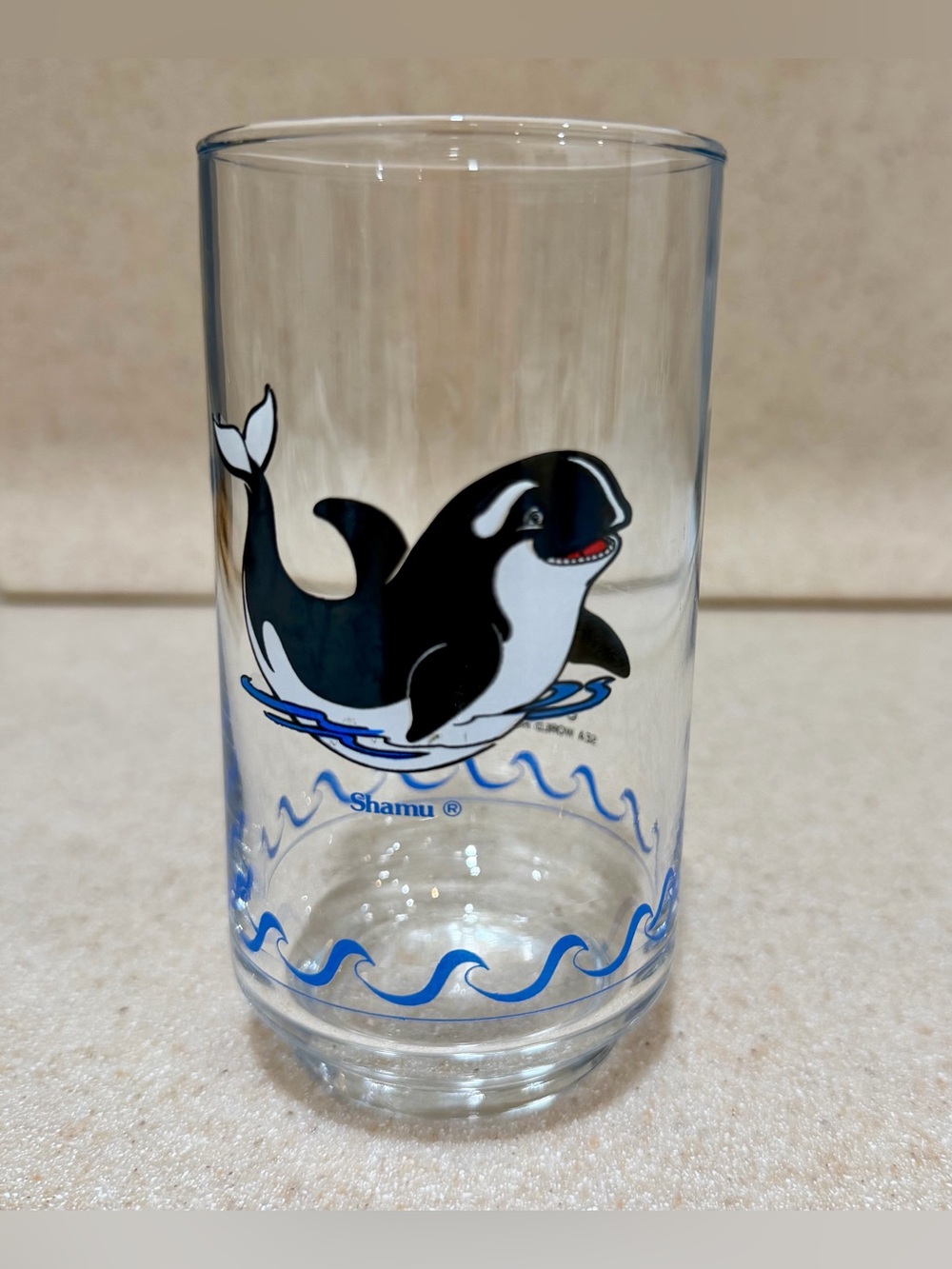 Vintage Glass Drinkware SeaWorld Shamu Black White Blue Orca Killer Whale 13 oz